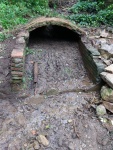 05.06.2018. Imatge del tub de la font i de la petita galeria. 05.06.2018. Imatge del tub de la font i de la petita galeria.